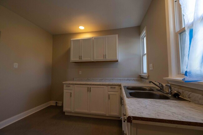Building Photo - 4204 Clements St