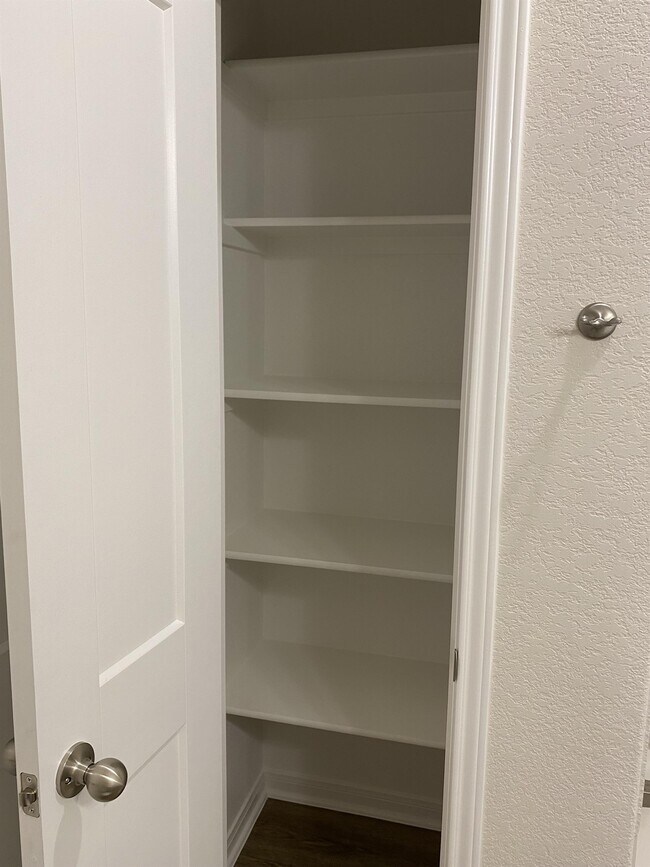 Building Photo - 808 Killam Dr