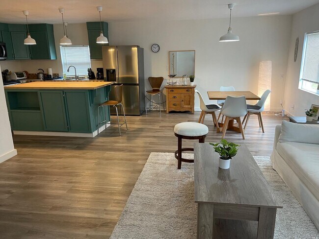 Building Photo - 5168 State Hwy 20