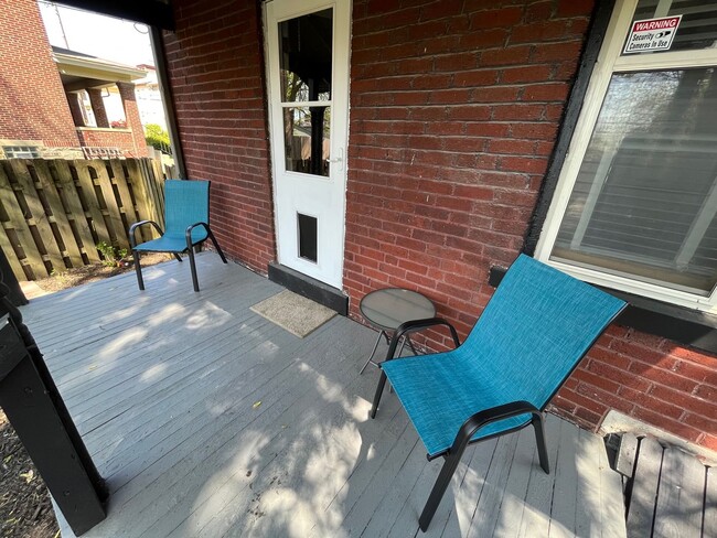 Building Photo - Adorable Brick Home in Italian Village!
