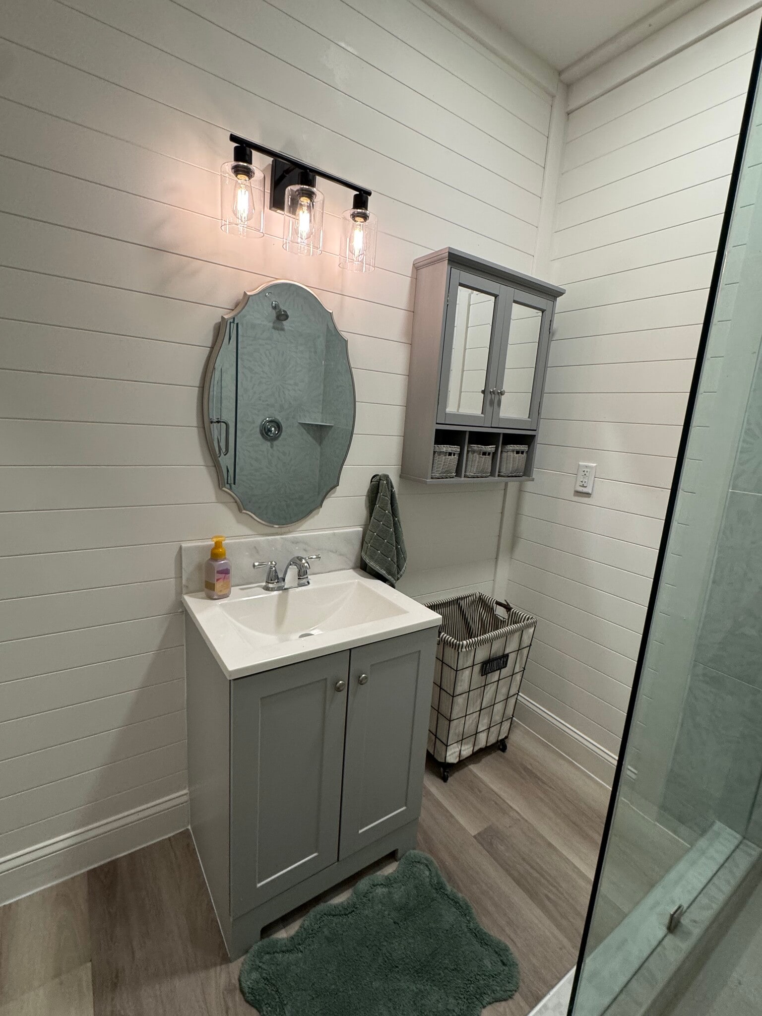 Sink and Vanity - 729 Highway 314