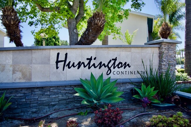 Building Photo - 9928 Continental Dr