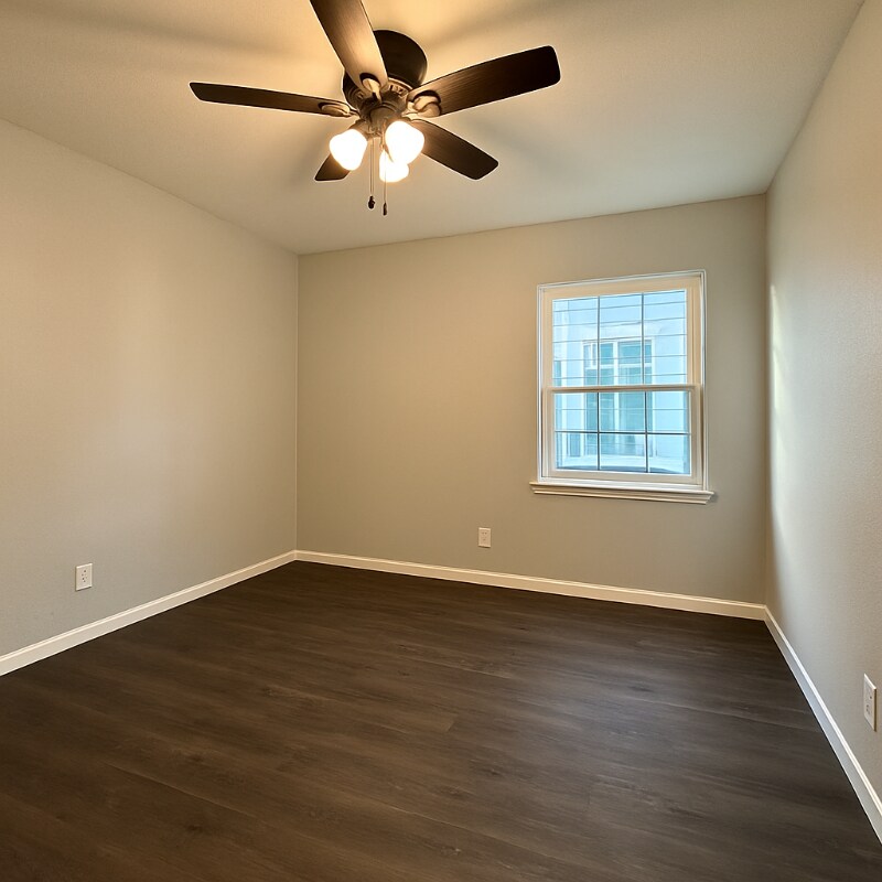 Building Photo - 2325 Lakehurst Dr