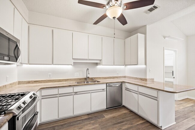Building Photo - 1641 Parkside Cir