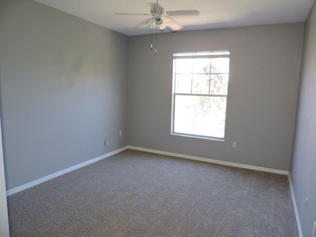 Building Photo - 2 db/2 ba Condo at The Palms Club - Community Pool & Fitness Center!