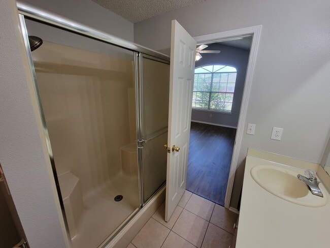 Building Photo - 1010 S Liberty Dr