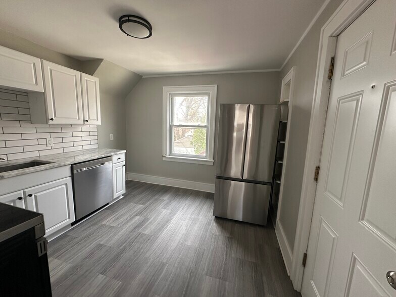 Building Photo - 318 Channing St