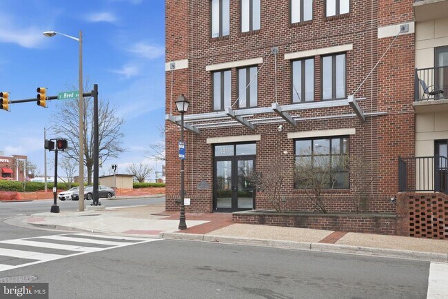 Building Photo - 181 E Reed Ave