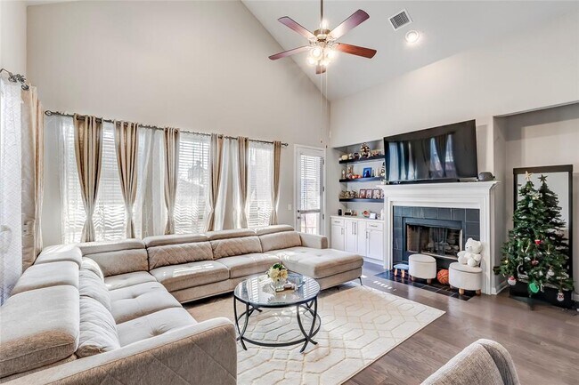 Building Photo - 722 Kingston Pl