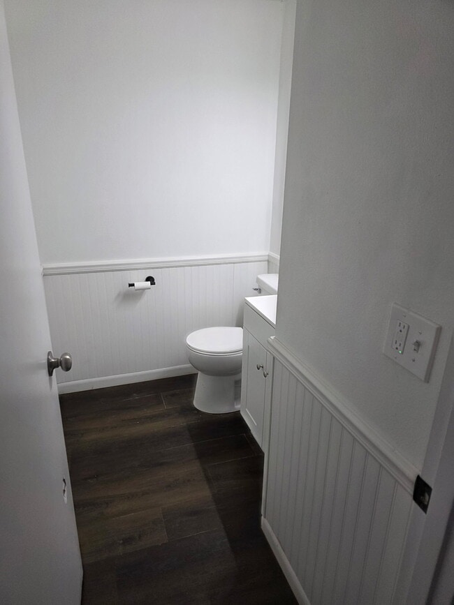 Building Photo - Hawthorne Townhomes