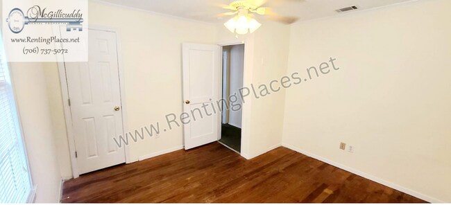 Building Photo - 1228 Holden Dr