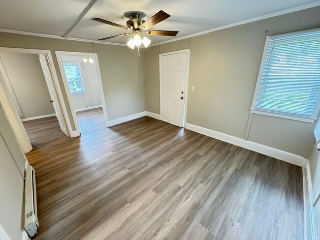 Building Photo - 2 bed 1 bath house close to downtown Kanna...