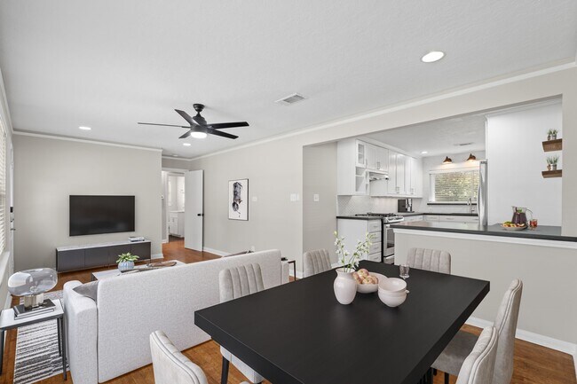 Building Photo - 2007 Wakefield Dr