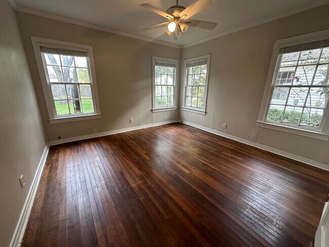 Building Photo - Broadmoor 3 Bedroom