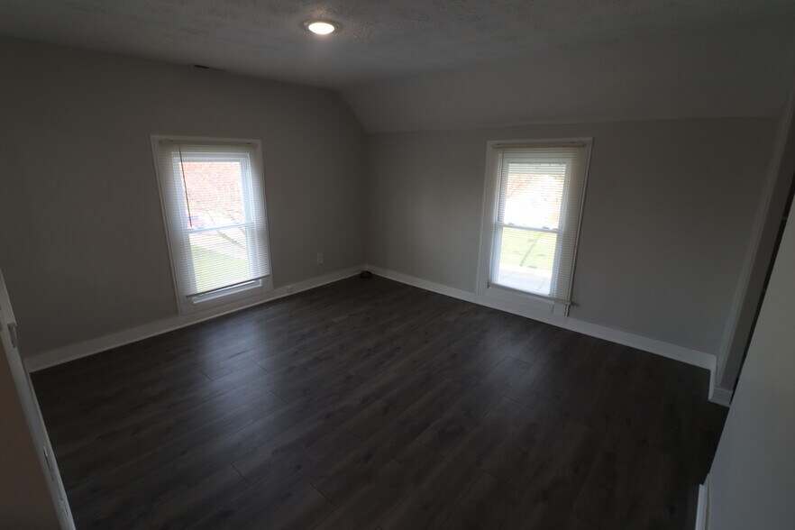 Building Photo - 319 N Huntington St