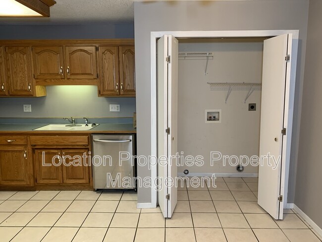 Building Photo - 947 E Wildcat Run St