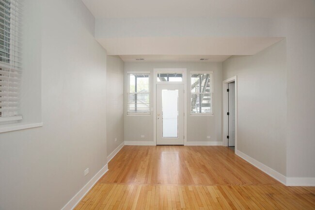 Building Photo - 1648 N Rockwell St
