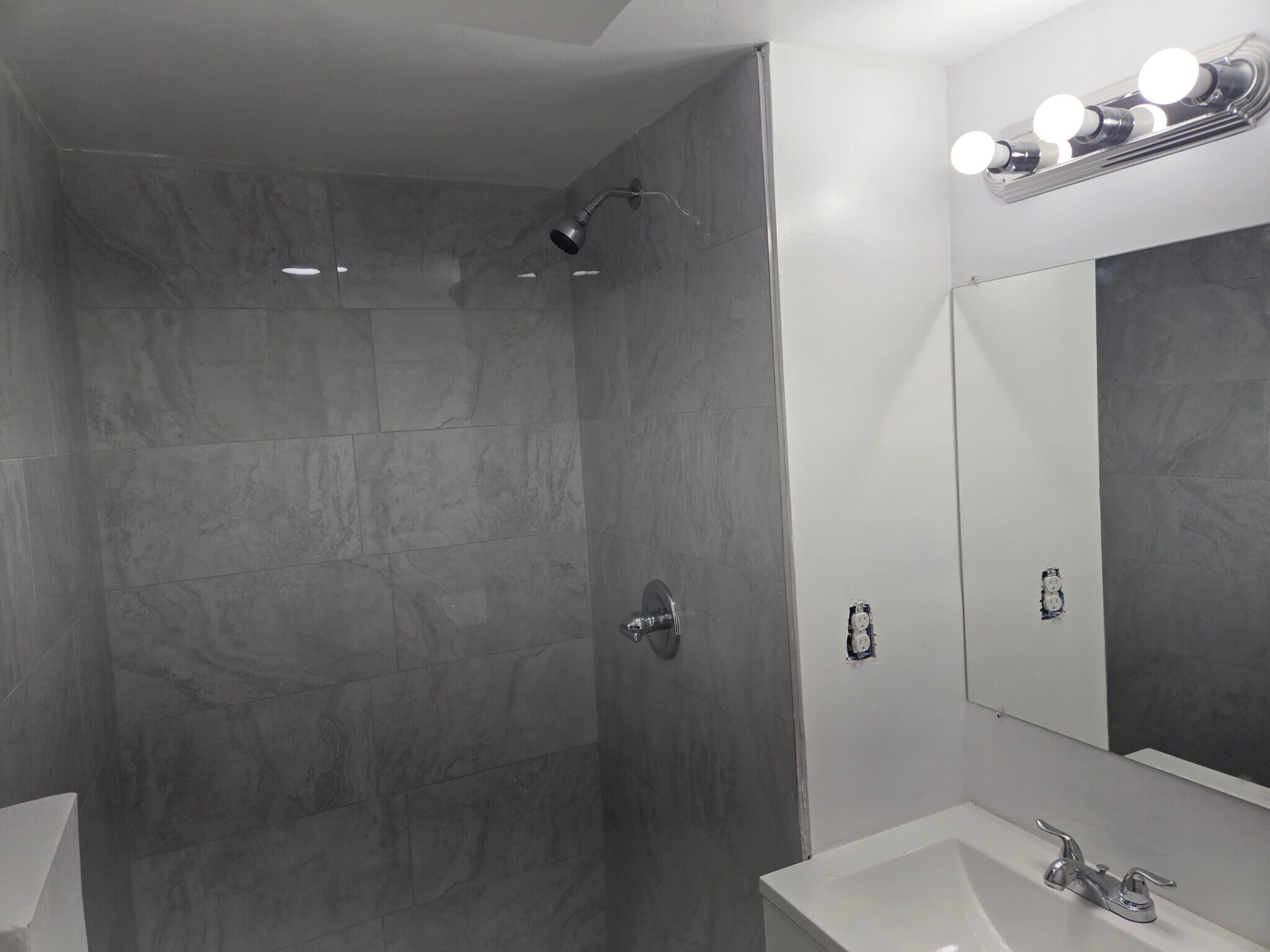 Building Photo - 909 Fairview Ave