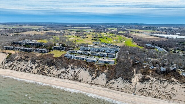 Building Photo - 801 Bluffs Dr N