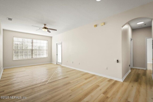 Building Photo - 10550 Baymeadows Rd