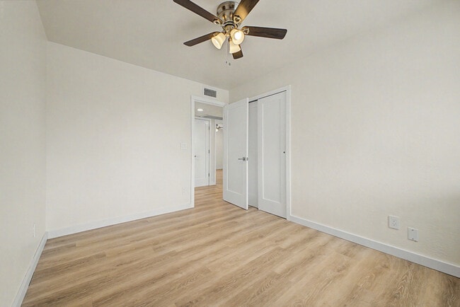 Building Photo - 3430 E Poinsettia Dr