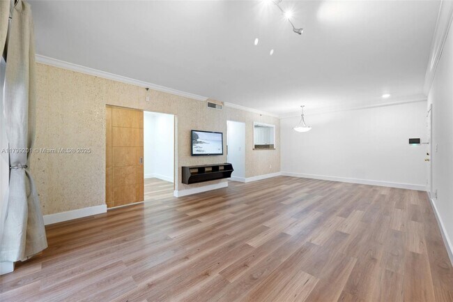 Building Photo - 1400 Salzedo St