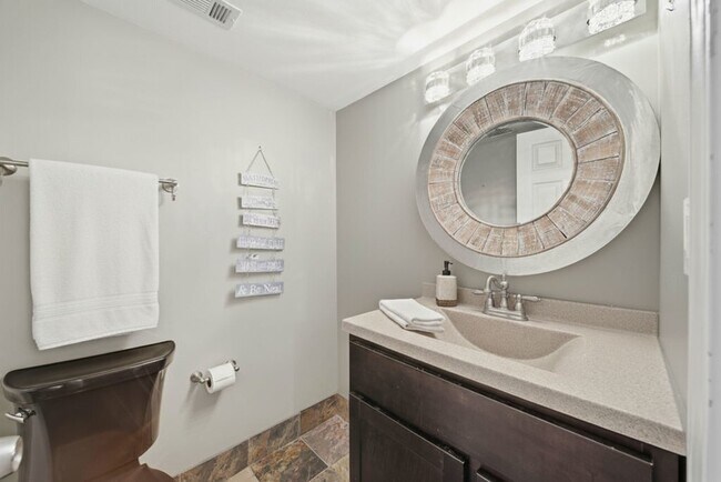 Building Photo - 15700 86th Ave