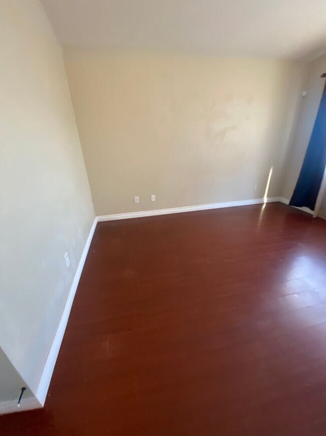 Building Photo - *Special* Large open concept 3 bedroom 2.5...