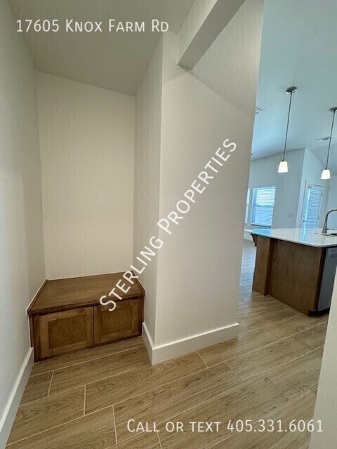 Building Photo - 17605 Knox Farm Rd