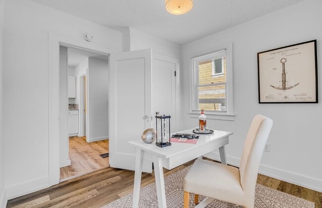 Building Photo - 2 bedroom, 1 bath house now available in North Portland! Piedmont Neighborhood!