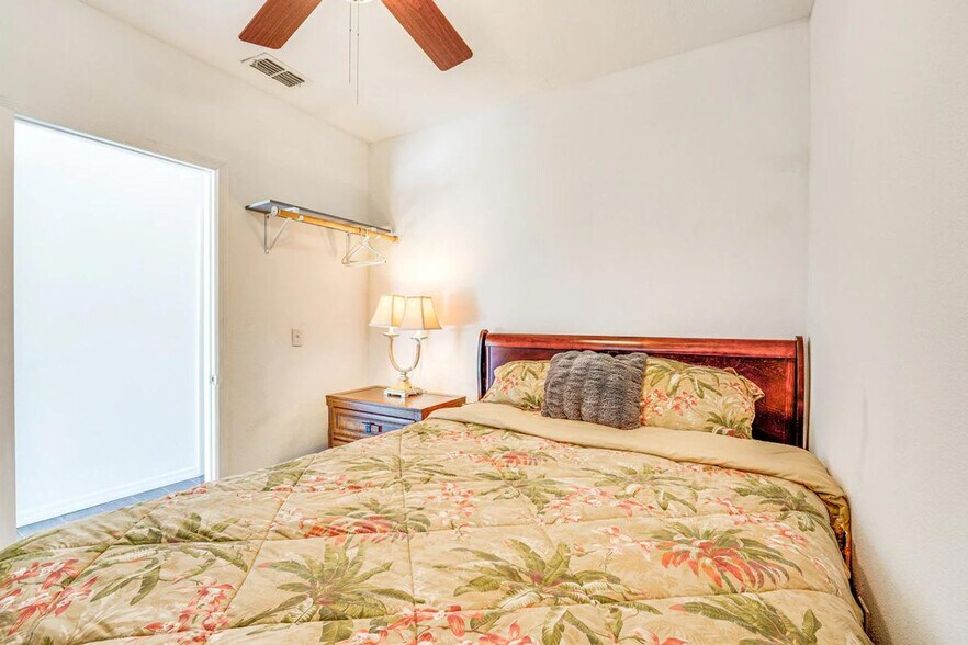 Building Photo - 281 W 18th St