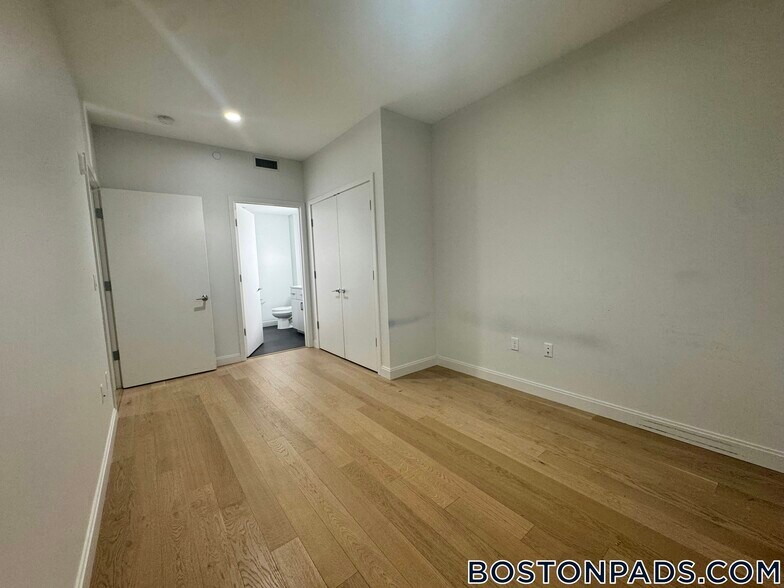 Building Photo - 55 Brighton Ave