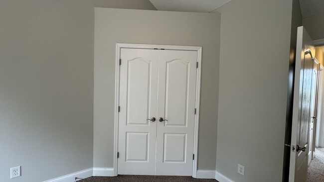 Building Photo - 5685 Hyacinth Ln