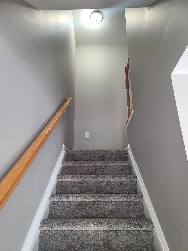 Building Photo - 3 Bedroom Townhouse for Rent in Waynesboro!