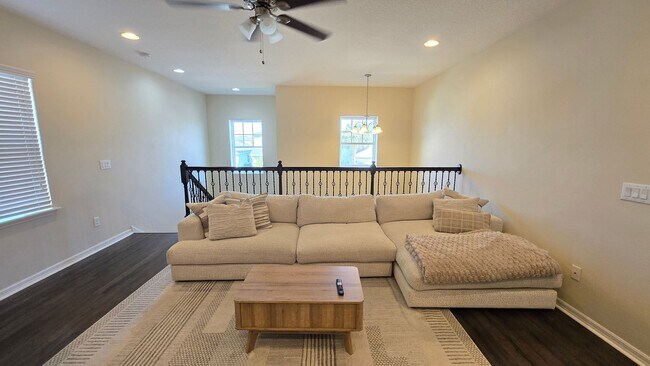 Building Photo - Beautiful 4 Bed / 3.5 Bath Home ~ Available April 1st + Incentive!