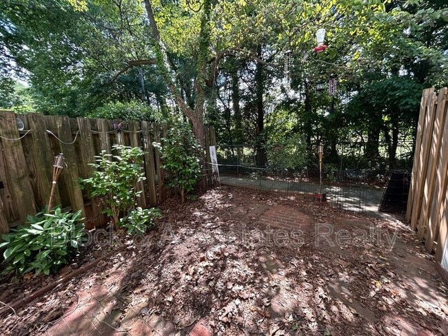 Building Photo - 640 Rugby Row