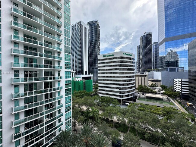 Building Photo - 950 Brickell Bay Dr