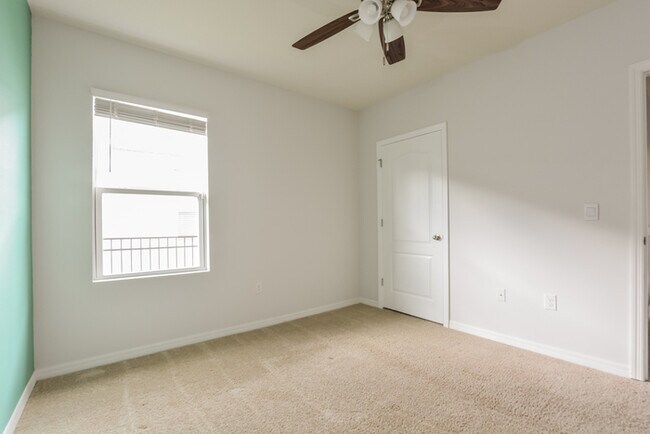 Building Photo - Bright 3-Bedroom Home in Clermont, FL