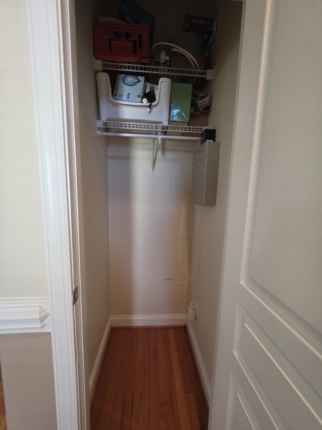 Building Photo - Spacious 4-Bedroom Home for Rent in Kings ...