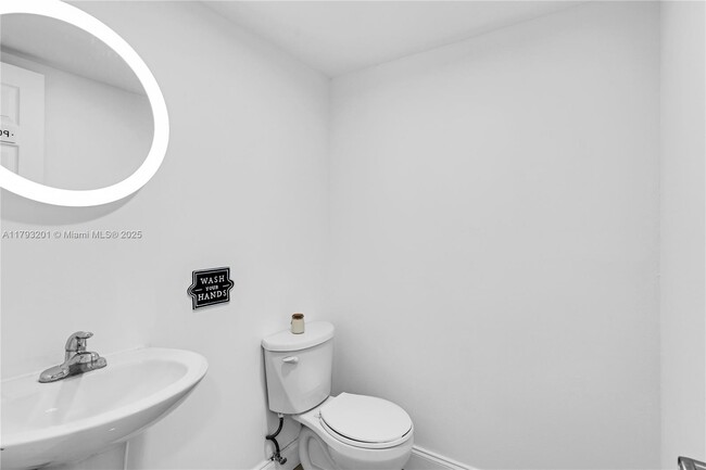 Building Photo - 4515 SW 68th Ct Cir