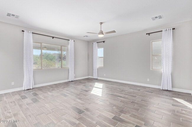 Building Photo - 18335 W Summerhaven Dr