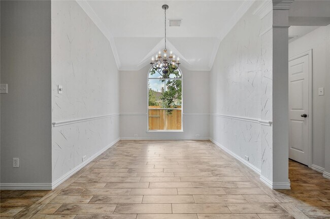 Building Photo - 14 Beauty Bower Pl