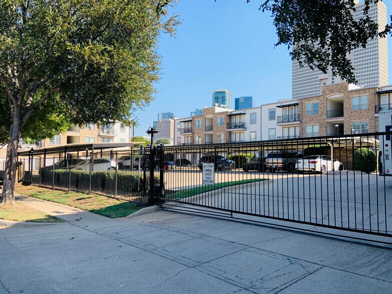 Building Photo - 1020 Texas St