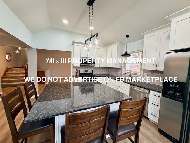 Building Photo - 1213 NE Ball Dr