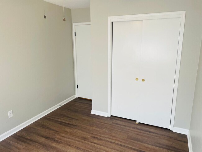 Building Photo - Spacious Duplex just north of I10 and Monroe