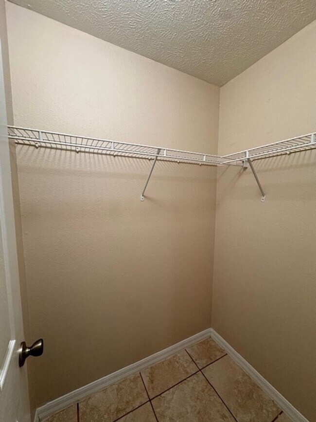 Building Photo - THIS IS NOT AVAILABLE FOR SHOWING UNTIL MI...