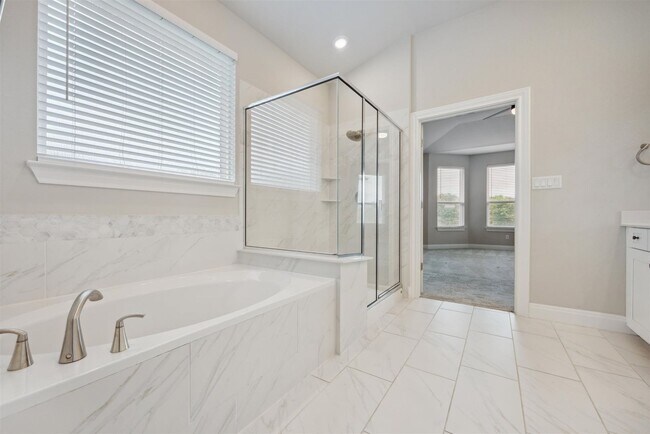 Building Photo - Your Ideal Home Awaits: Spacious 3/2 Bedro...