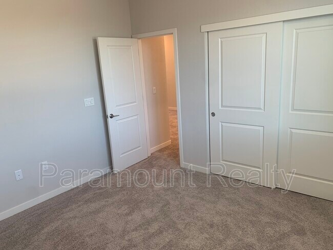 Building Photo - 886 Shearwater Rd