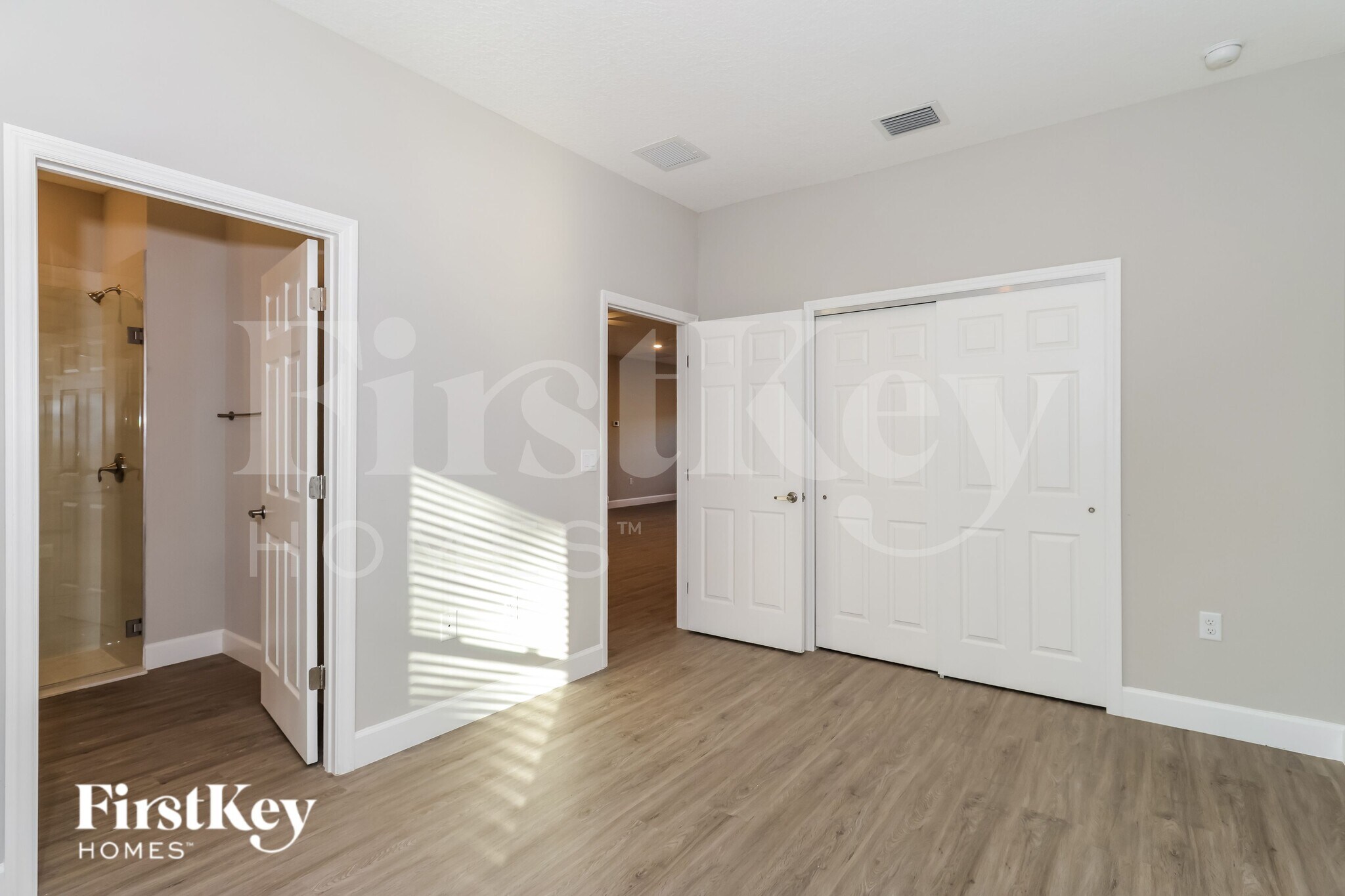 Building Photo - 518 White Plains Ave SW