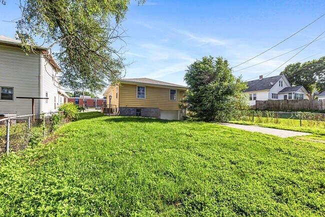 Building Photo - Updated 3-Bedroom Home with Attached Garage & Full Basement